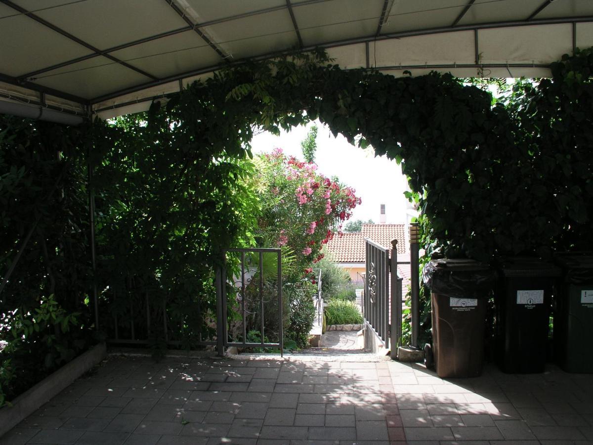 Apartmani Villa Kalinic Njivice Extérieur photo